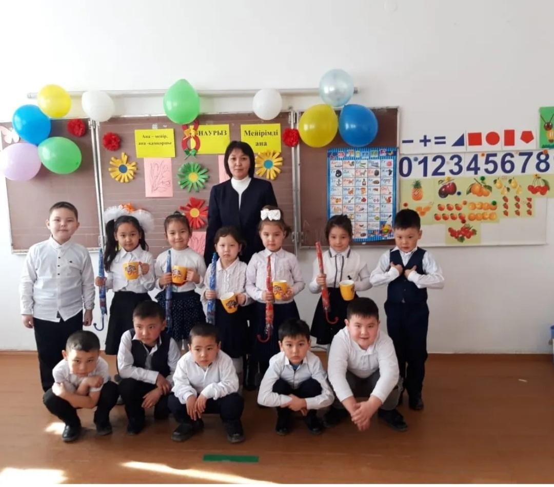МДШОБ Кәлпе орта мектебінің МАД сыныбында 8 Наурыз -аналар мерекесіне орай "Аяулы анашым" атты ертеңгілік өткізілді .Мақсаты: Анаға деген сүйіспеншілік сезімдерін арттыру,ананы құрметтеу,силай білуге тәрбиелеу.Сынып жетекшісі :Касымбекова М.Р.